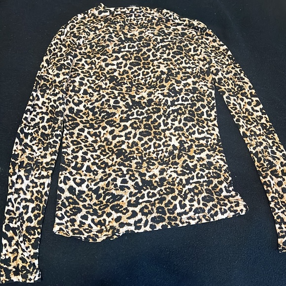 Women’s sexy spandex fabric cut out cleavage BEBE top 🐆 print SMALL - Picture 5 of 6